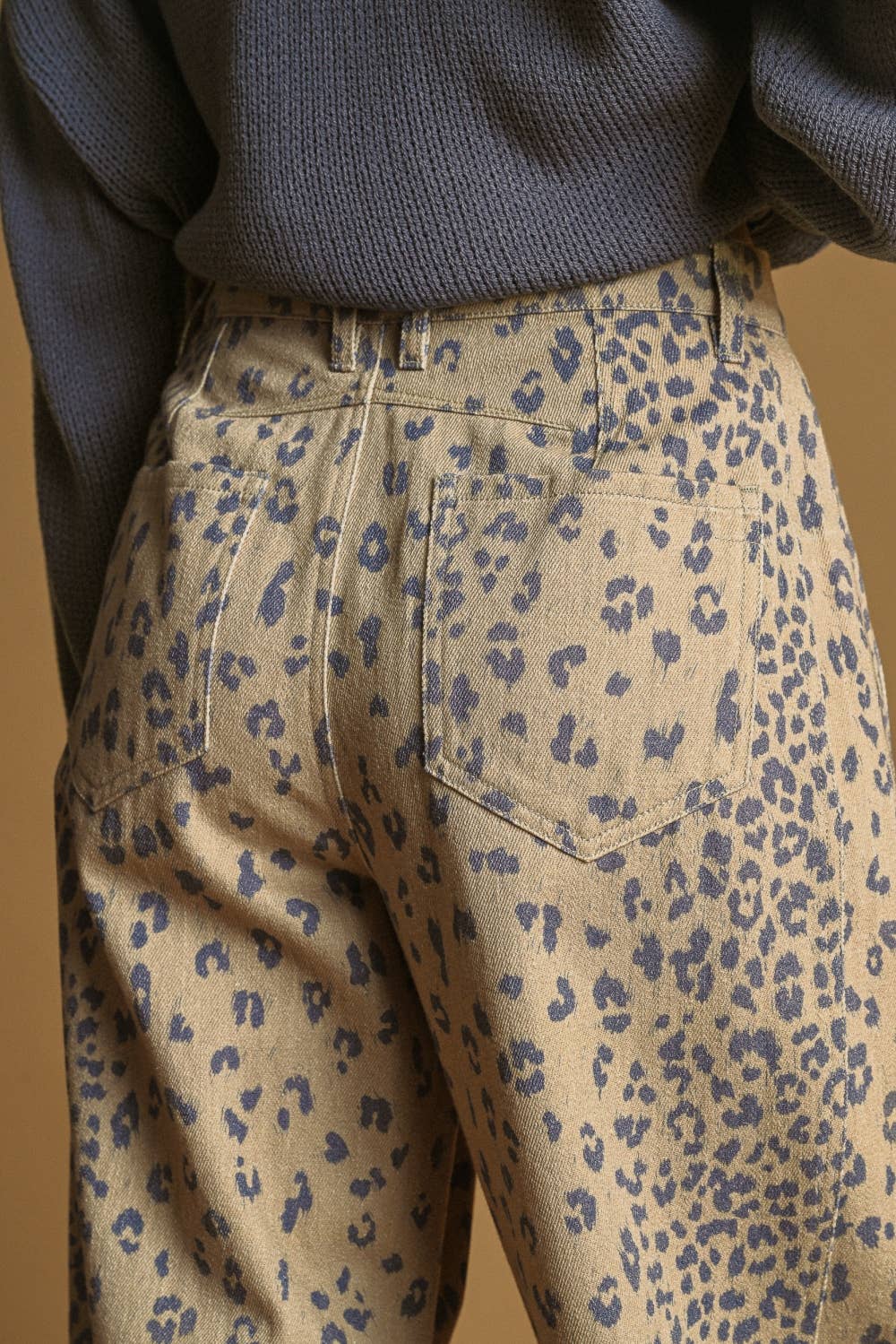 P6171   CHEETAH PRINT BARREL PANTS