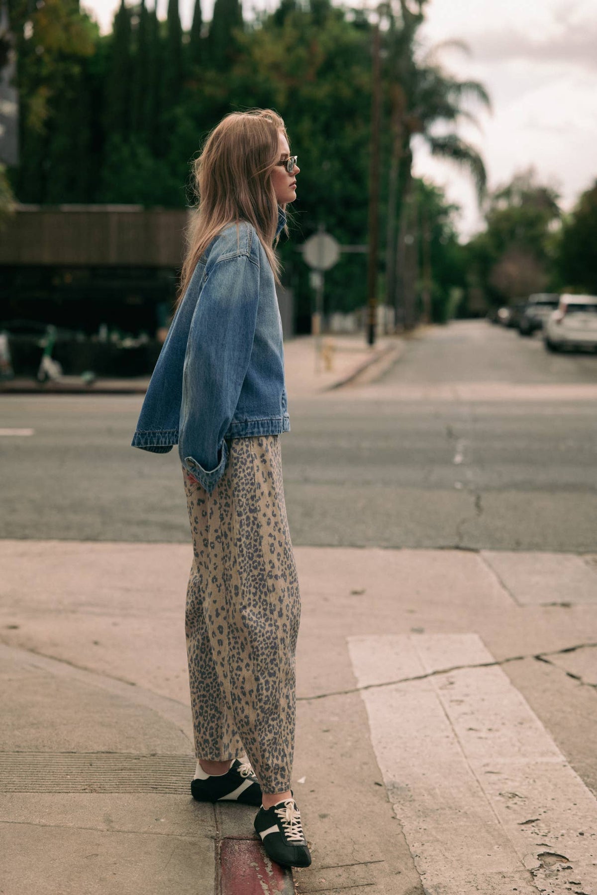 P6171   CHEETAH PRINT BARREL PANTS