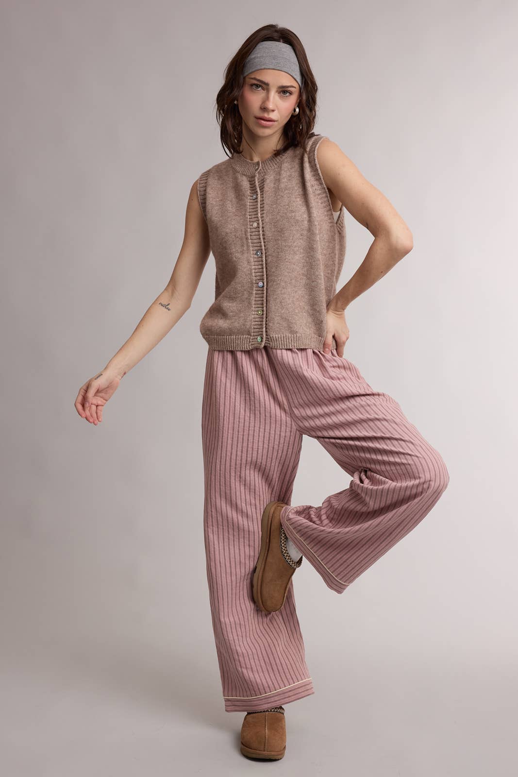 SLEEVELESS SWEATER VEST / WL26-13059