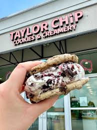 Ice Cream Sandwich (w/ 2.75oz cookies)